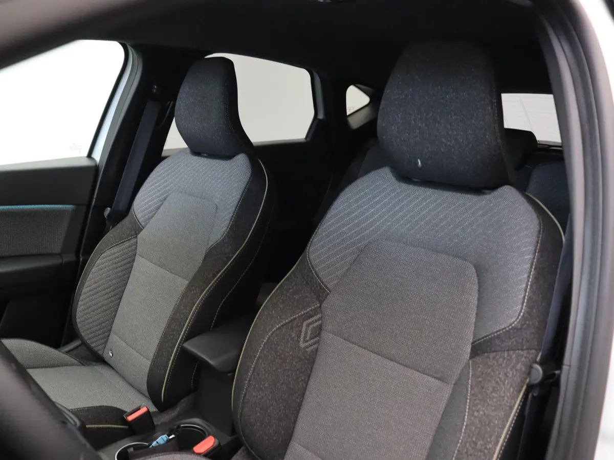 1.6 E-Tech full hybrid 145 techno | Achteruitrijcamera | Adaptieve cruise control | Navigatie | Climate control |