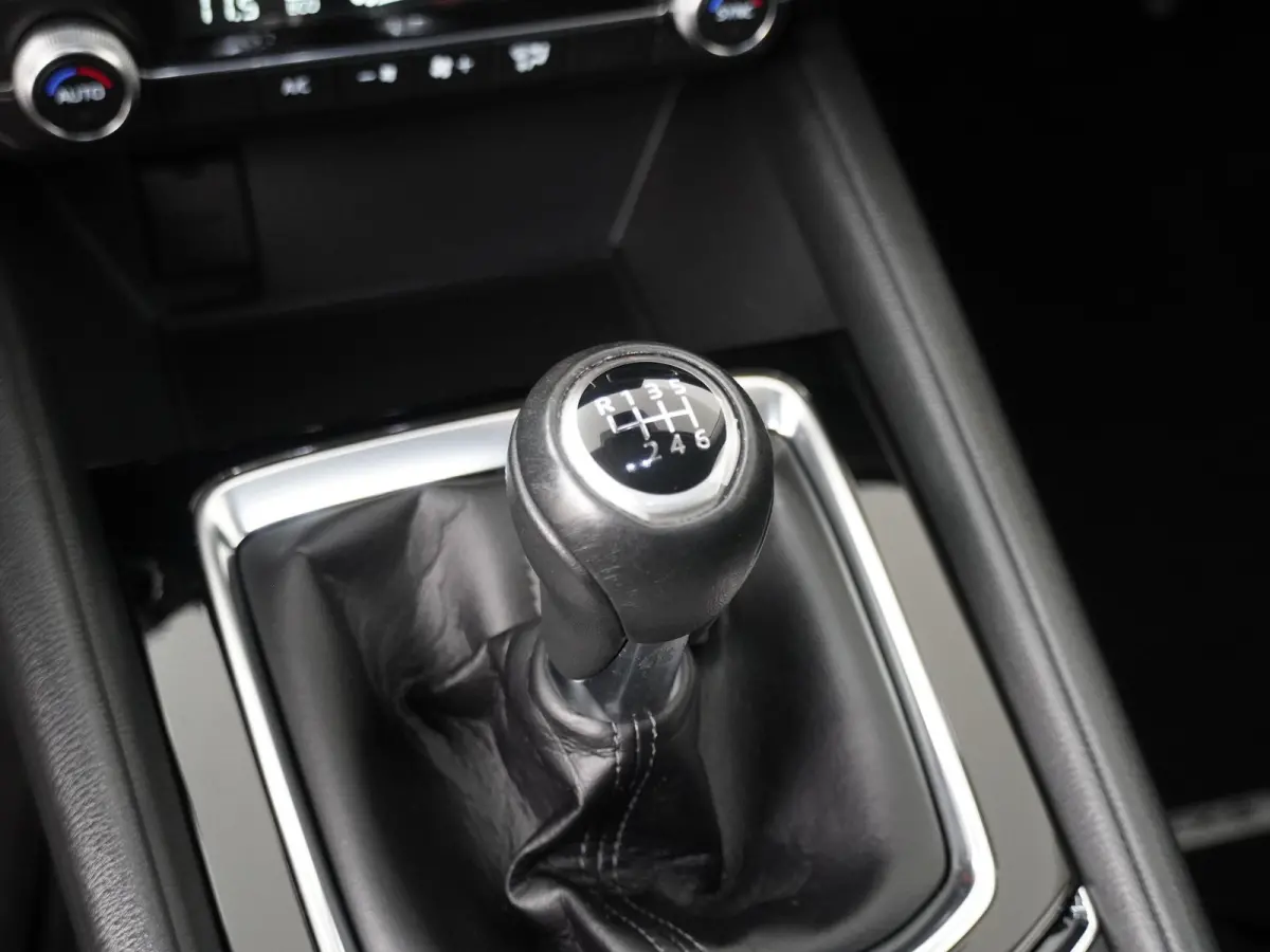 2.0 SkyActiv-G 165 Comfort | Navigatie | 360 Camera | Head-Up | Stoelverw. |