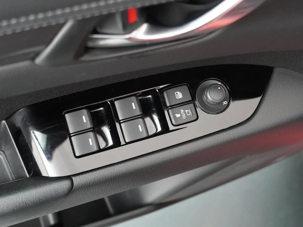 2.0 SkyActiv-G 165 Comfort | Navigatie | 360 Camera | Head-Up | Stoelverw. |