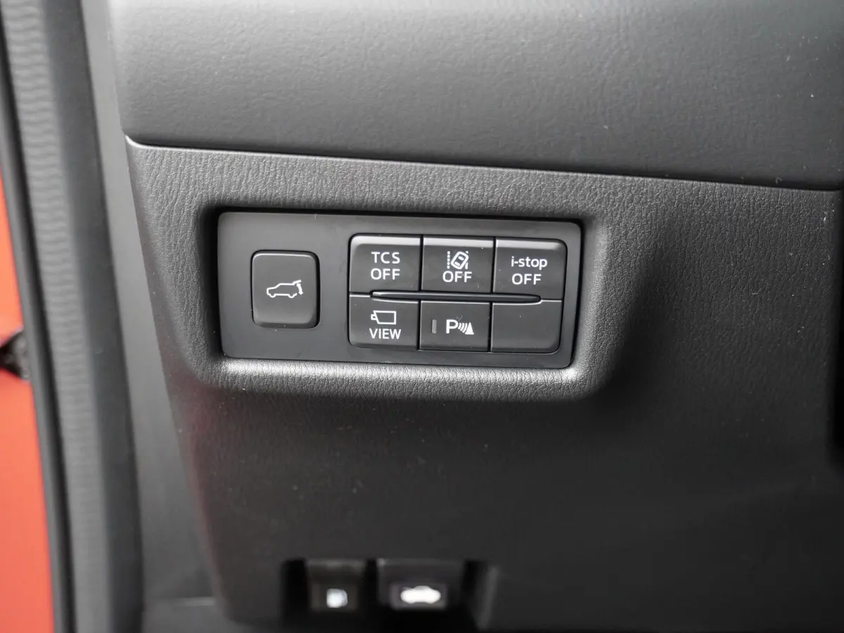 2.0 SkyActiv-G 165 Comfort | Navigatie | 360 Camera | Head-Up | Stoelverw. |