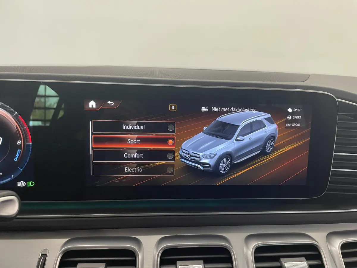 350 e 4MATIC Navigatie Apple Carplay/Android Auto 360 Camera Parkeersensoren Head-up-display Cruise Control Stoelverwarming voor en achter Stuurverwarming Sfeerverlichting Virtual Cockpit Cl