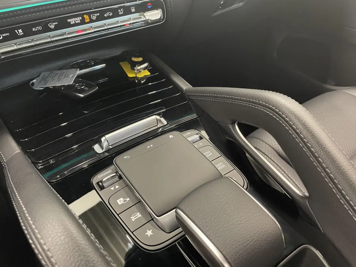 350 e 4MATIC Navigatie Apple Carplay/Android Auto 360 Camera Parkeersensoren Head-up-display Cruise Control Stoelverwarming voor en achter Stuurverwarming Sfeerverlichting Virtual Cockpit Cl