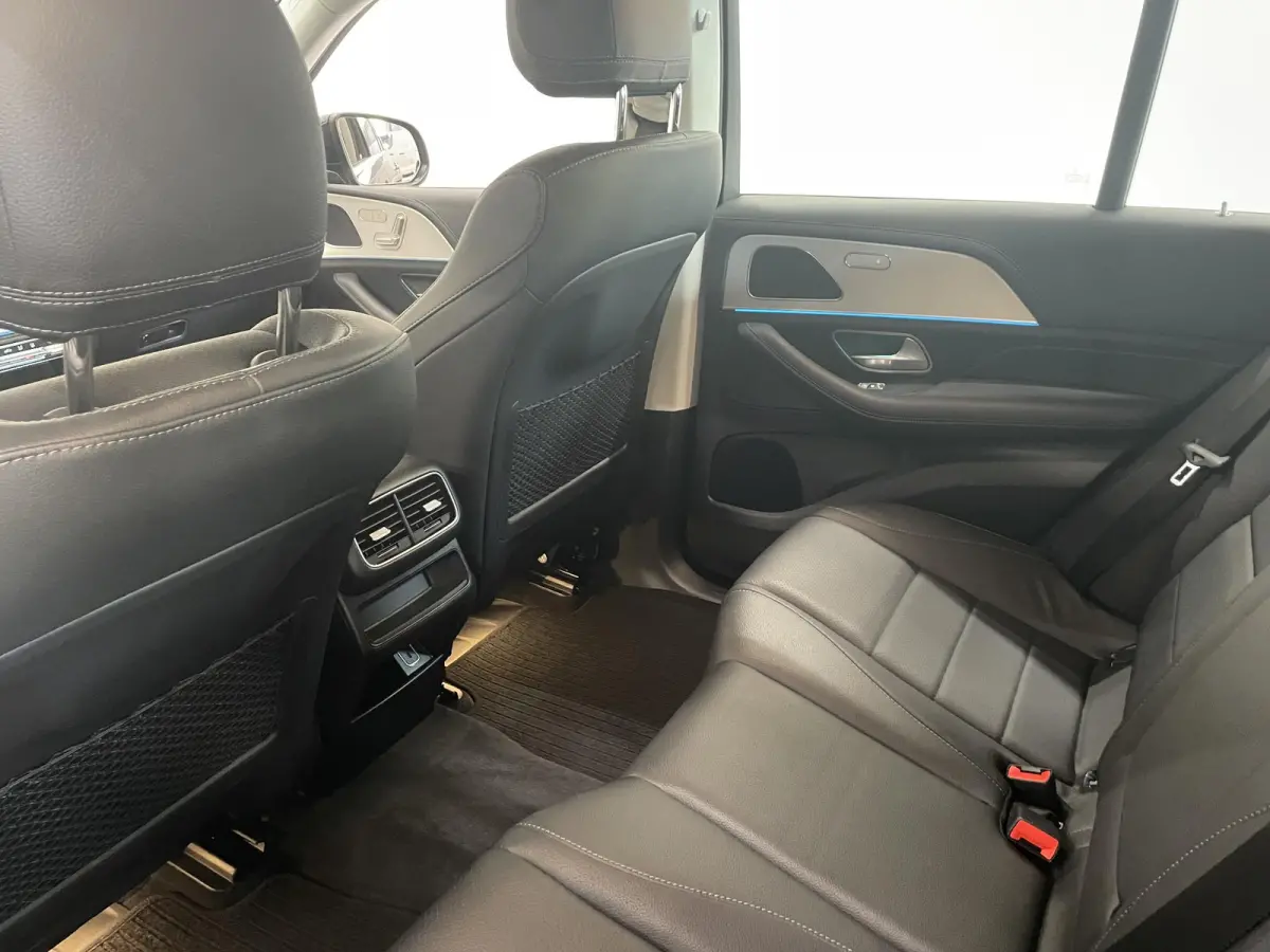 350 e 4MATIC Navigatie Apple Carplay/Android Auto 360 Camera Parkeersensoren Head-up-display Cruise Control Stoelverwarming voor en achter Stuurverwarming Sfeerverlichting Virtual Cockpit Cl