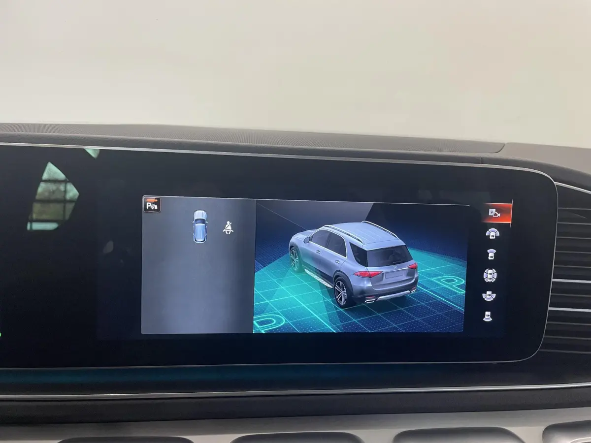 350 e 4MATIC Navigatie Apple Carplay/Android Auto 360 Camera Parkeersensoren Head-up-display Cruise Control Stoelverwarming voor en achter Stuurverwarming Sfeerverlichting Virtual Cockpit Cl