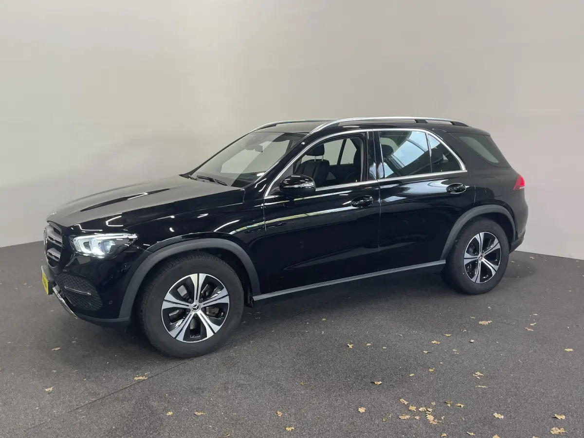 350 e 4MATIC Navigatie Apple Carplay/Android Auto 360 Camera Parkeersensoren Head-up-display Cruise Control Stoelverwarming voor en achter Stuurverwarming Sfeerverlichting Virtual Cockpit Cl