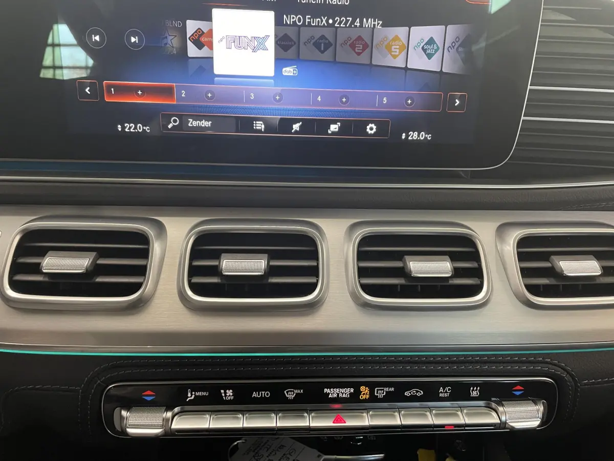 350 e 4MATIC Navigatie Apple Carplay/Android Auto 360 Camera Parkeersensoren Head-up-display Cruise Control Stoelverwarming voor en achter Stuurverwarming Sfeerverlichting Virtual Cockpit Cl