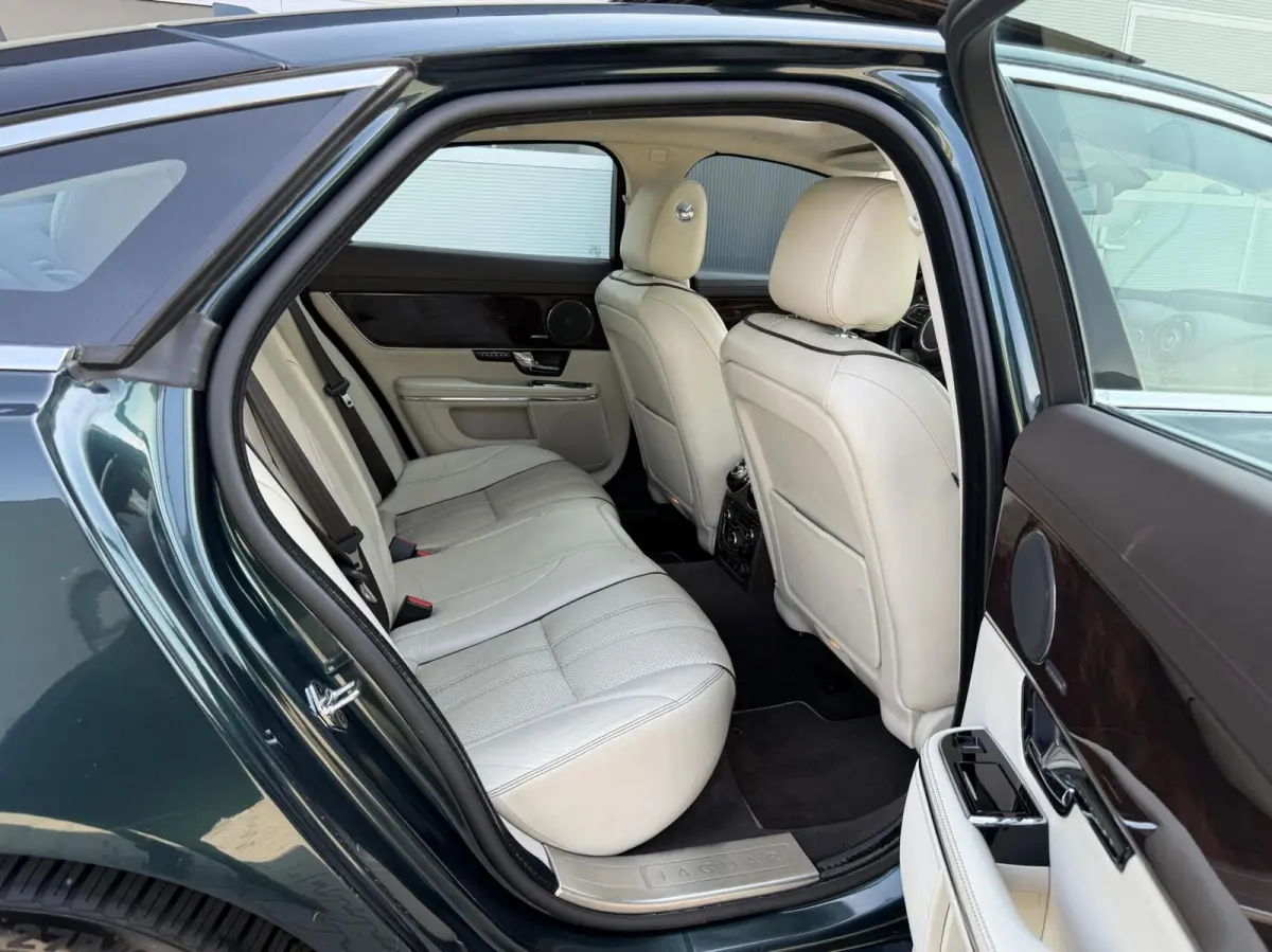 3.0 V6 SC AWD Portfolio | Pano | British Racing Green