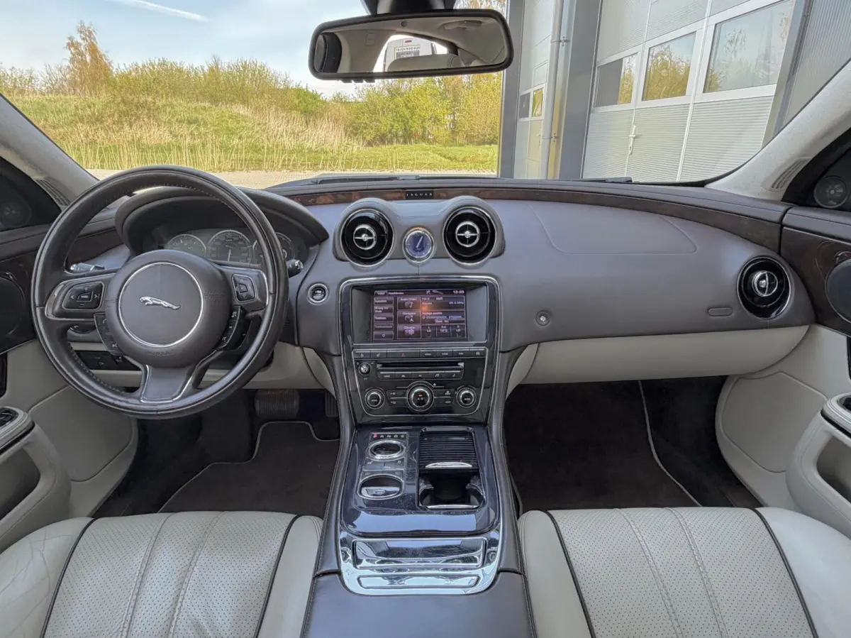 3.0 V6 SC AWD Portfolio | Pano | British Racing Green
