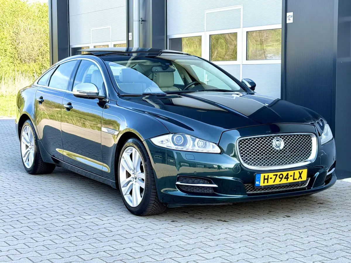3.0 V6 SC AWD Portfolio | Pano | British Racing Green