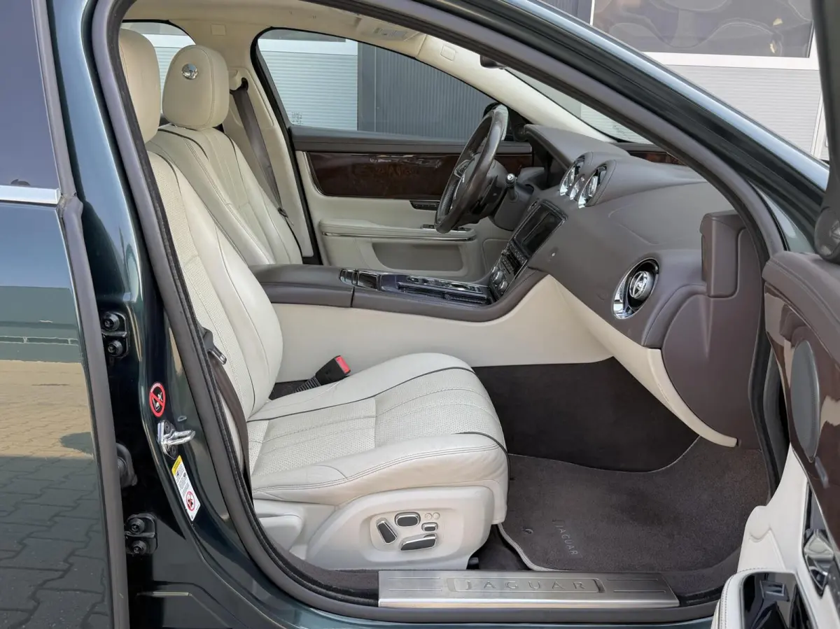 3.0 V6 SC AWD Portfolio | Pano | British Racing Green