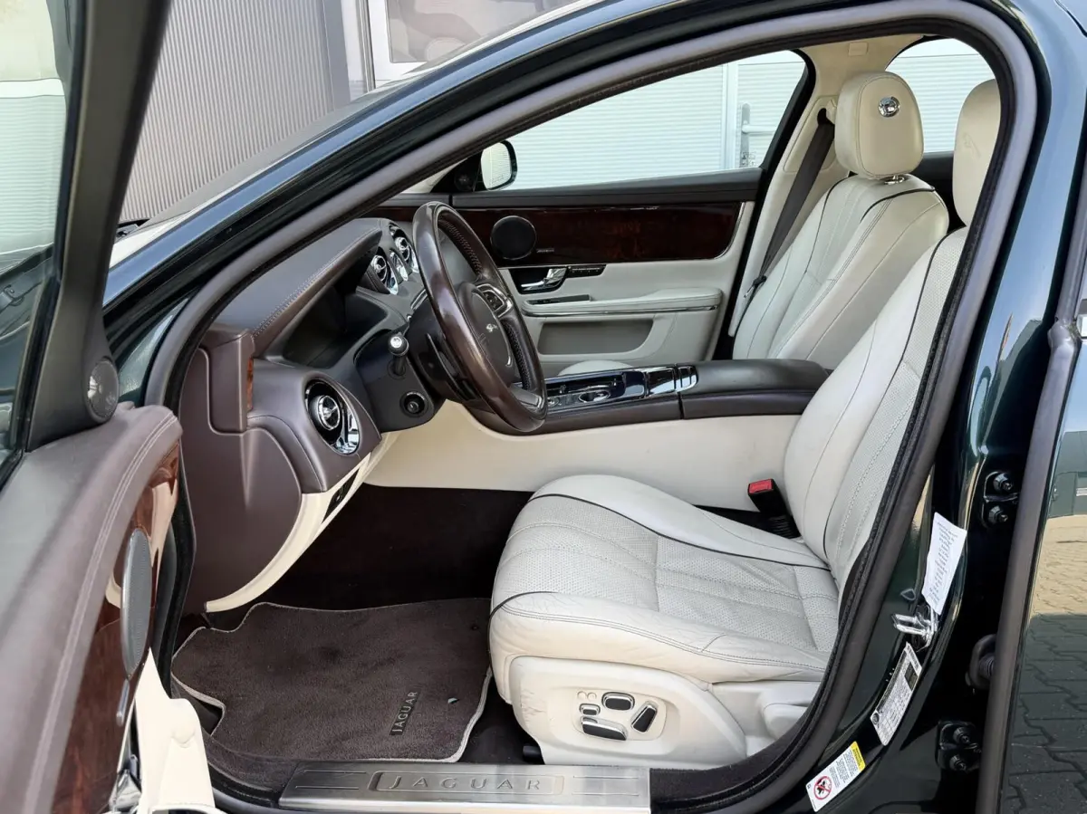 3.0 V6 SC AWD Portfolio | Pano | British Racing Green