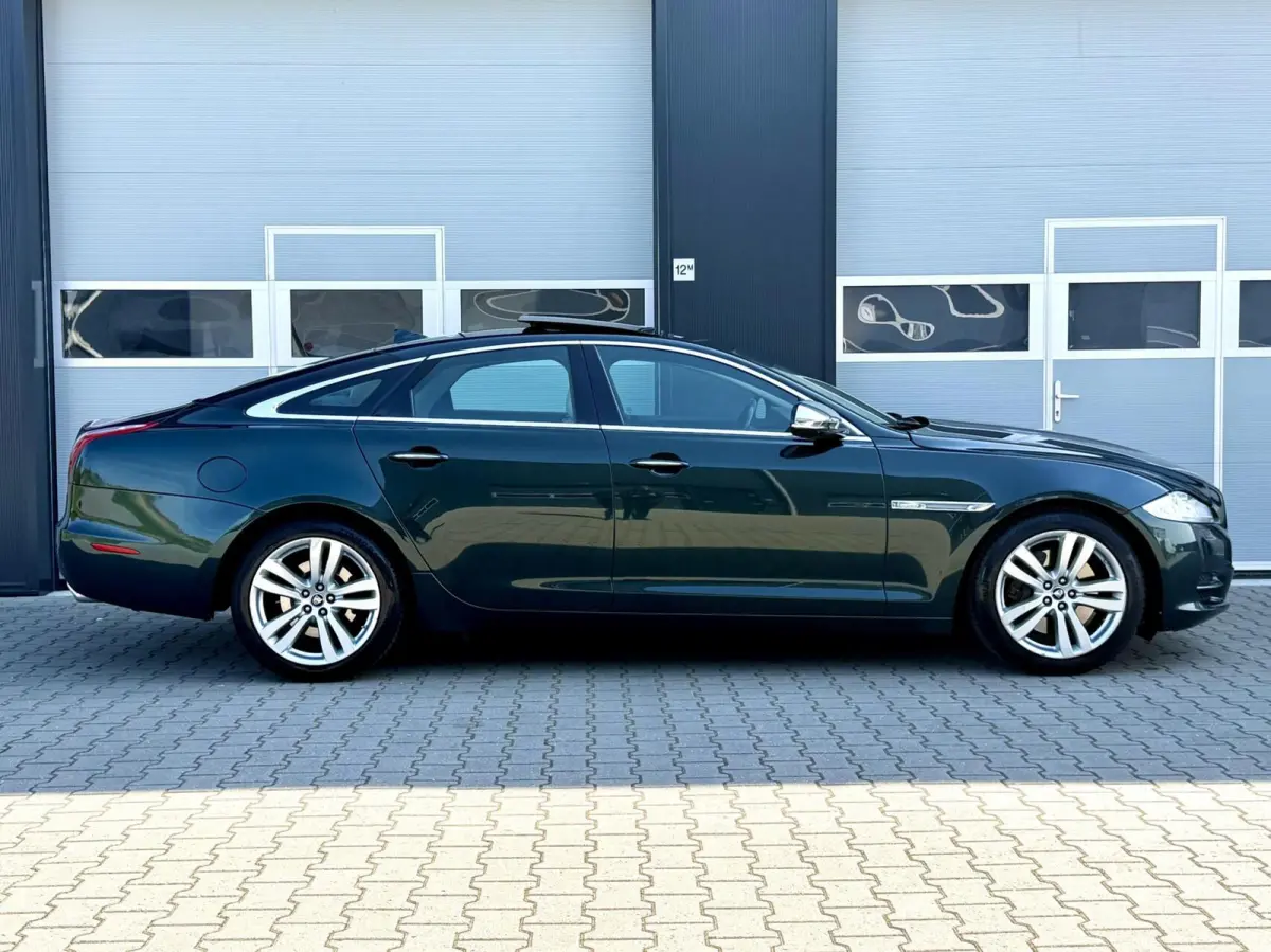 3.0 V6 SC AWD Portfolio | Pano | British Racing Green