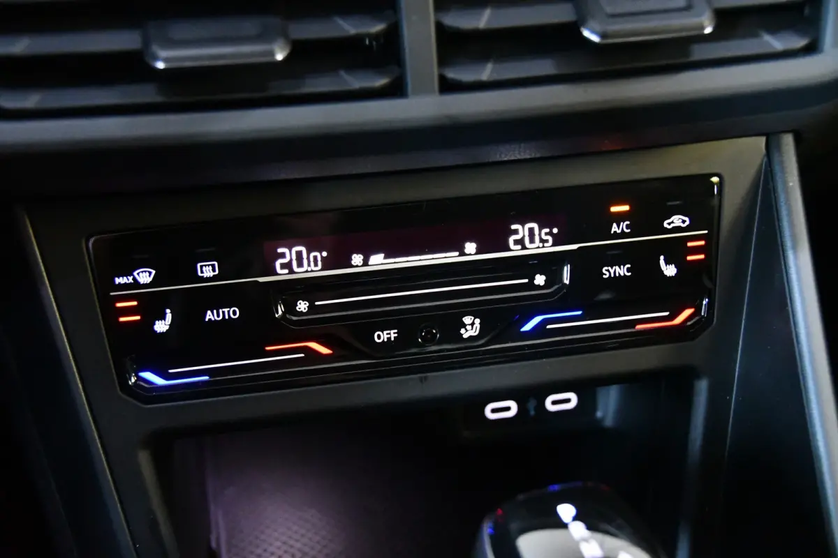 1.0 TSI R-Line, Pano, Camera, Frontassist