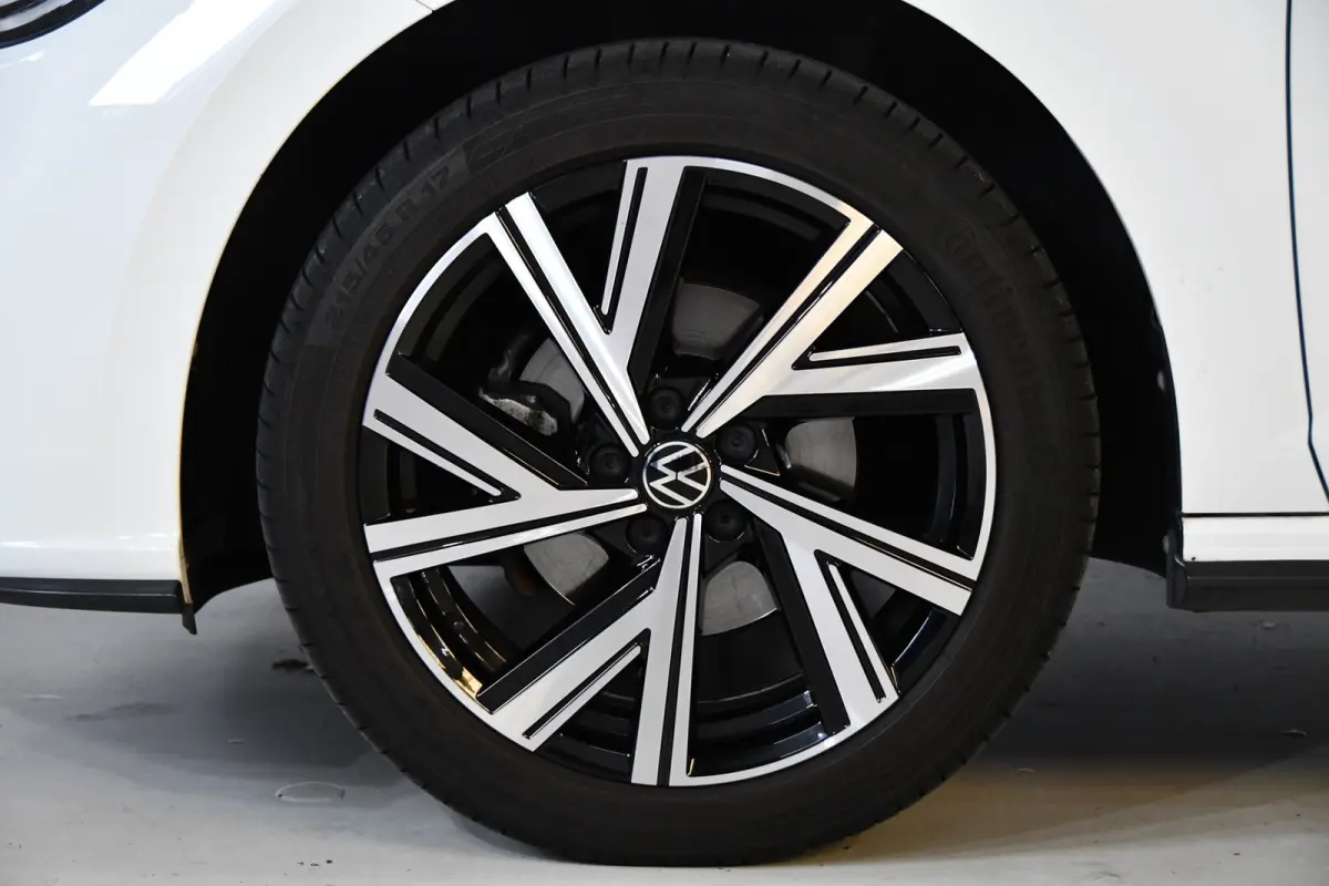 1.0 TSI R-Line, Pano, Camera, Frontassist