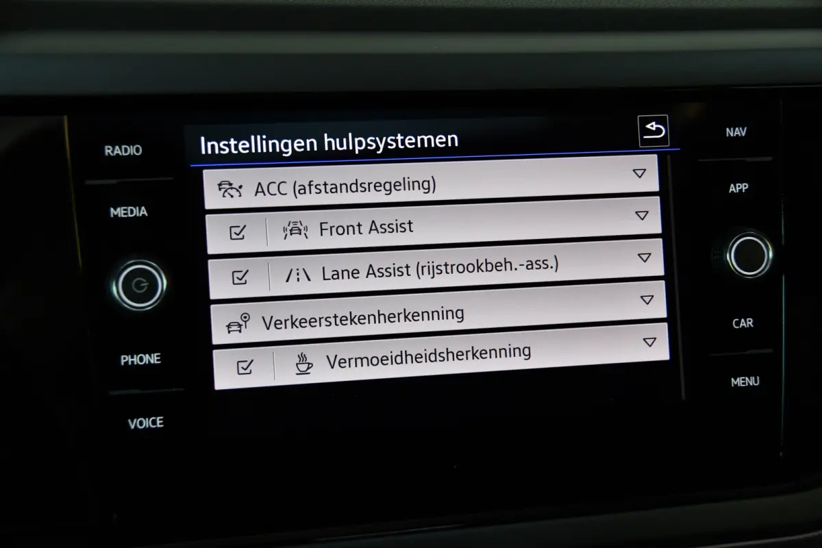 1.0 TSI R-Line, Pano, Camera, Frontassist