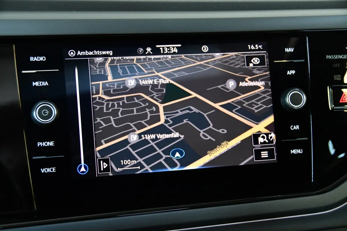1.0 TSI R-Line, Pano, Camera, Frontassist