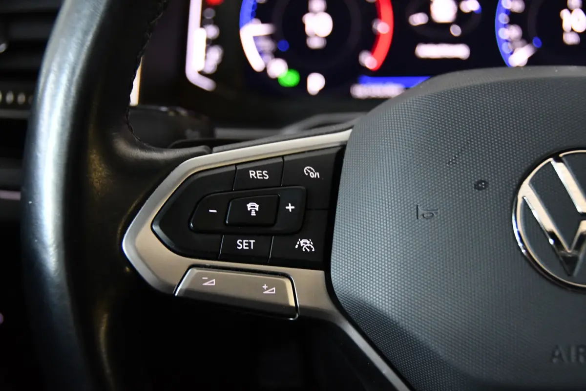 1.0 TSI R-Line, Pano, Camera, Frontassist