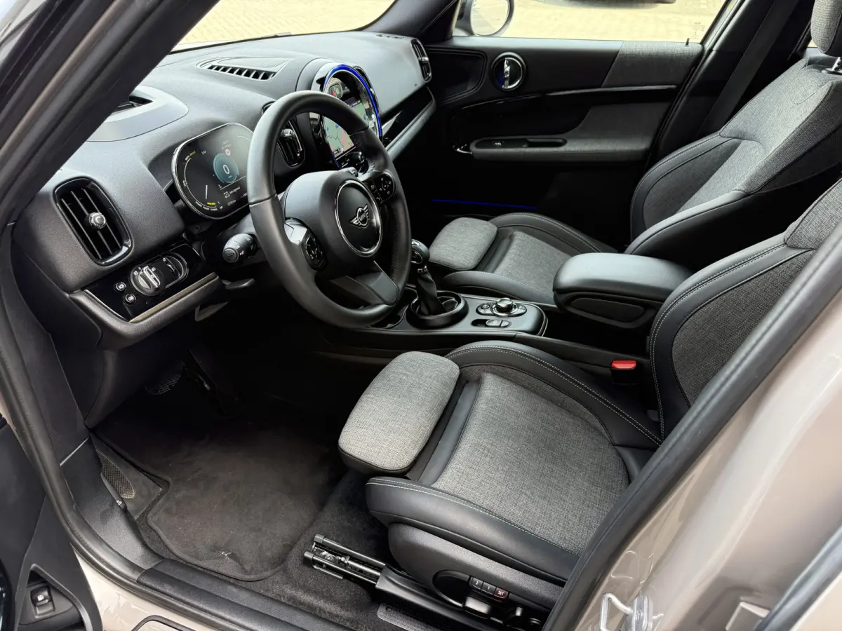 2.0 Cooper SE ALL4 Camera/Apple/Elec stoel