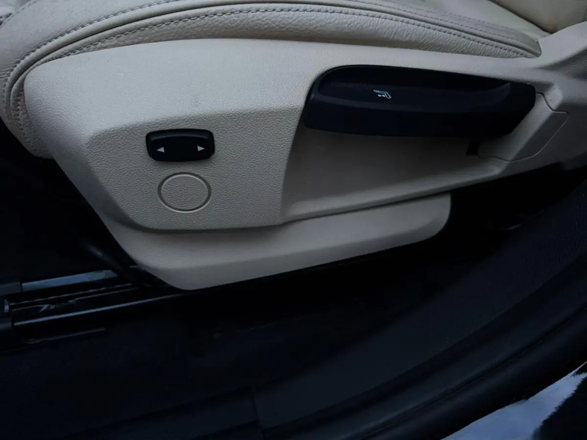 SDrive20i Executive 192PK|Origineel NL|Navi|AUT|Sportstoelen Leder|PANO|Cruise Control|Full Led|SfeerVL|StoelVW|PDC|Isofix