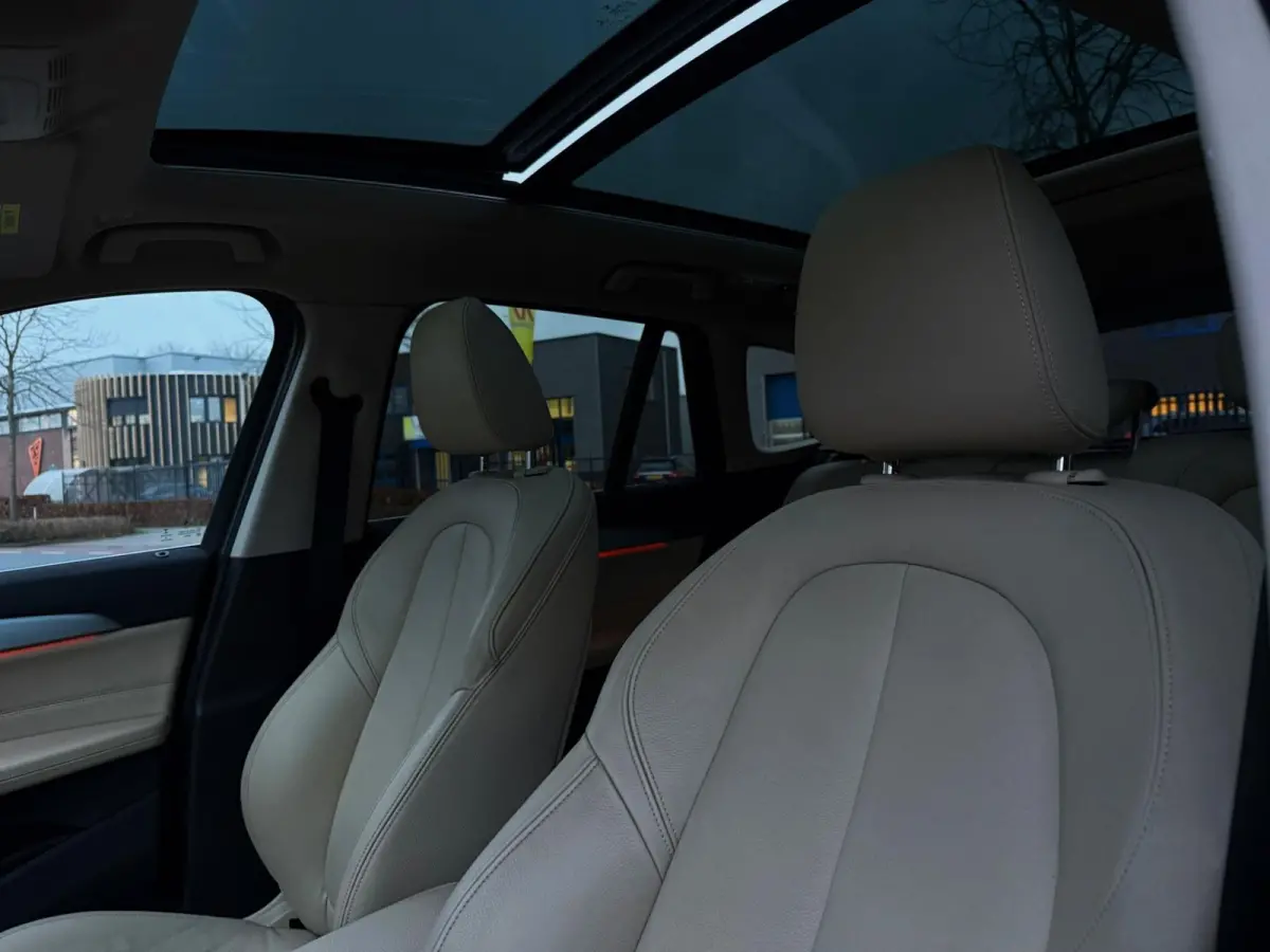 SDrive20i Executive 192PK|Origineel NL|Navi|AUT|Sportstoelen Leder|PANO|Cruise Control|Full Led|SfeerVL|StoelVW|PDC|Isofix