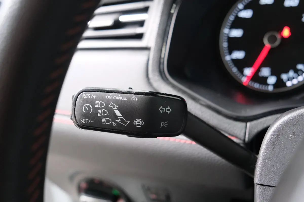 1.0 TSI FR - N.A.P. Airco, Cruise, PDC, Carplay.