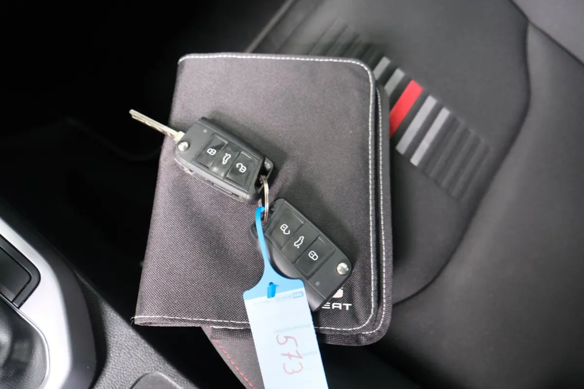 1.0 TSI FR - N.A.P. Airco, Cruise, PDC, Carplay.
