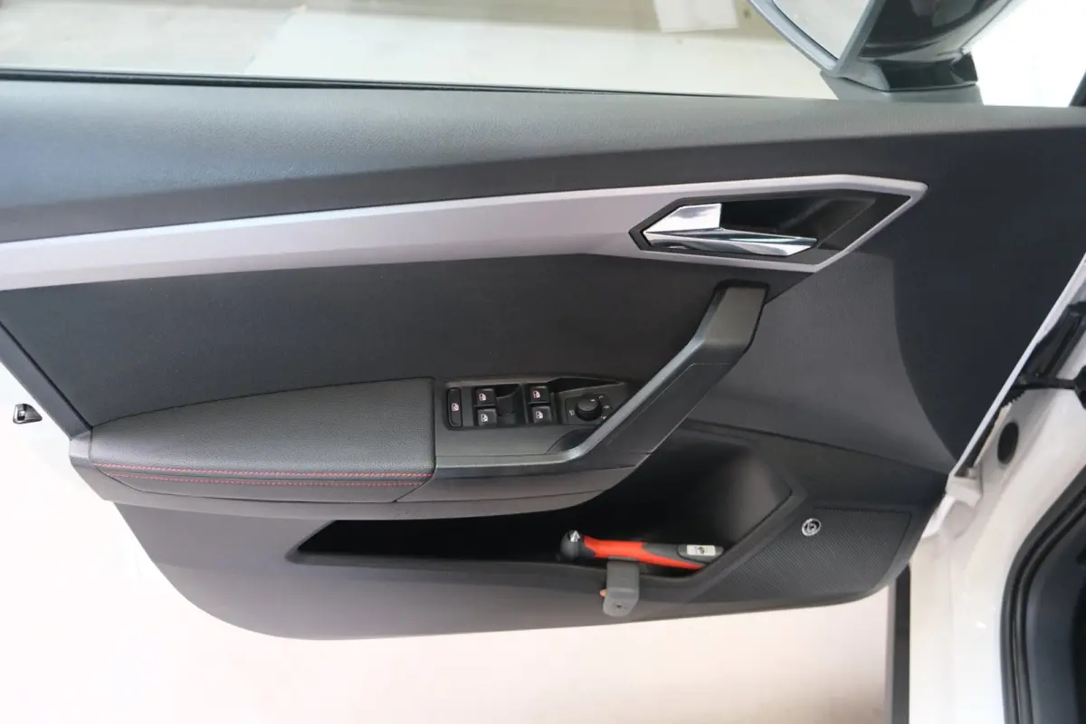 1.0 TSI FR - N.A.P. Airco, Cruise, PDC, Carplay.