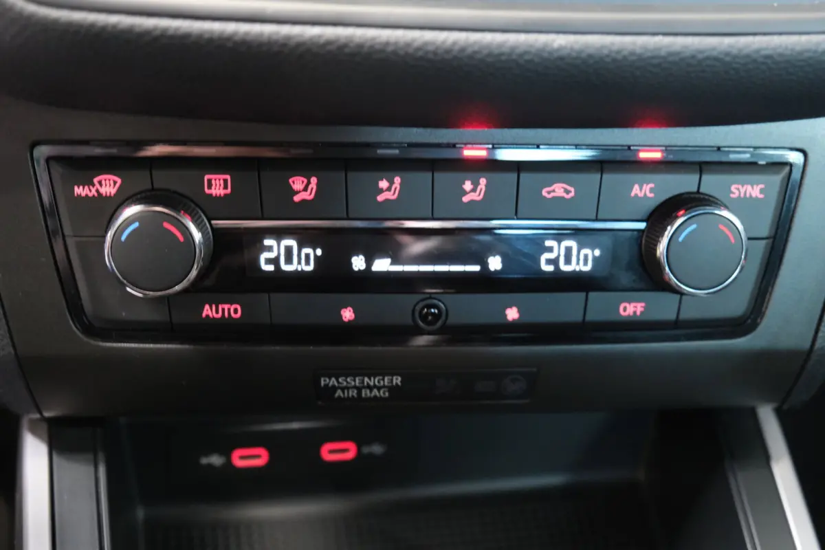 1.0 TSI FR - N.A.P. Airco, Cruise, PDC, Carplay.