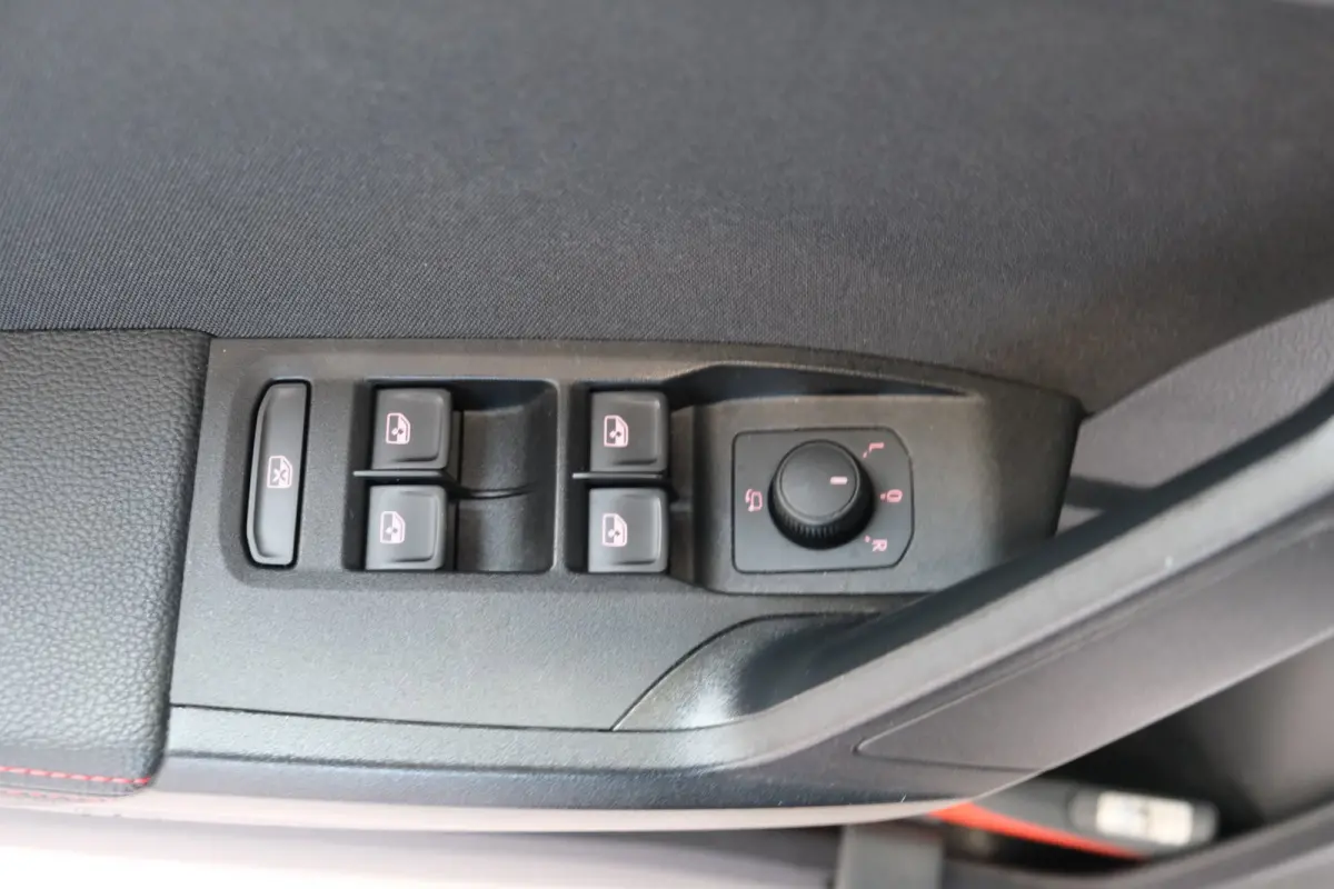 1.0 TSI FR - N.A.P. Airco, Cruise, PDC, Carplay.