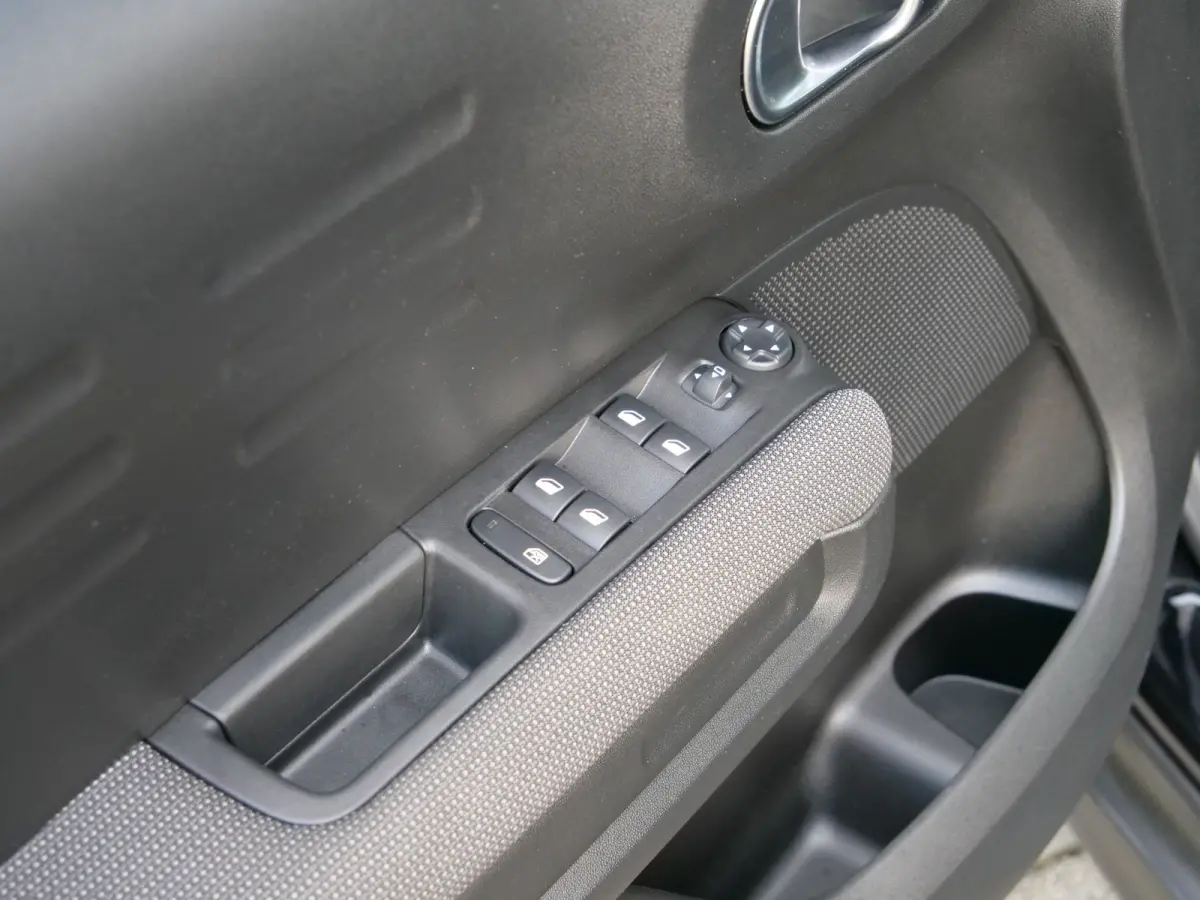 1.2 PureTech Plus 111 Pk Navigate / DAB / Apple Carplay / PDC