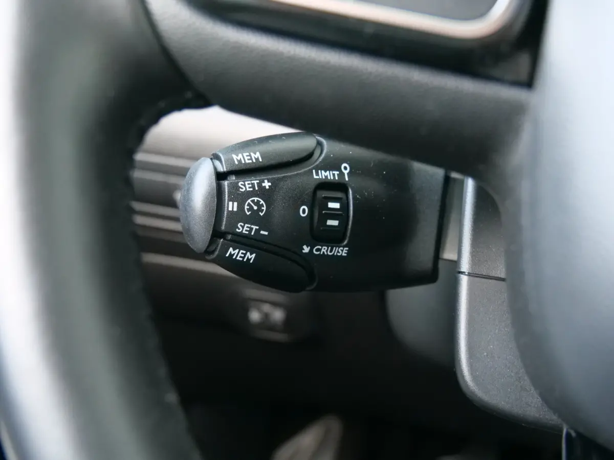 1.2 PureTech Plus 111 Pk Navigate / DAB / Apple Carplay / PDC