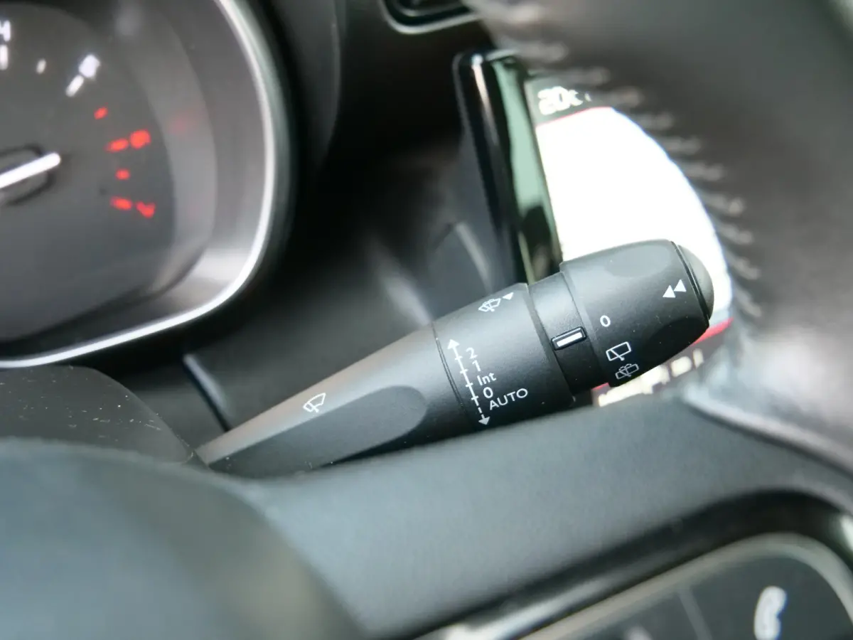 1.2 PureTech Plus 111 Pk Navigate / DAB / Apple Carplay / PDC