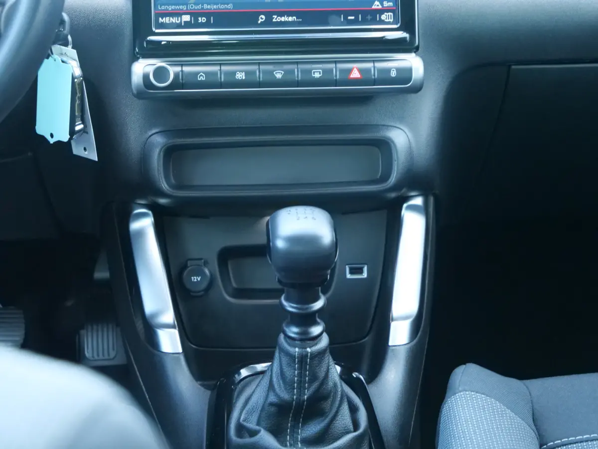 1.2 PureTech Plus 111 Pk Navigate / DAB / Apple Carplay / PDC