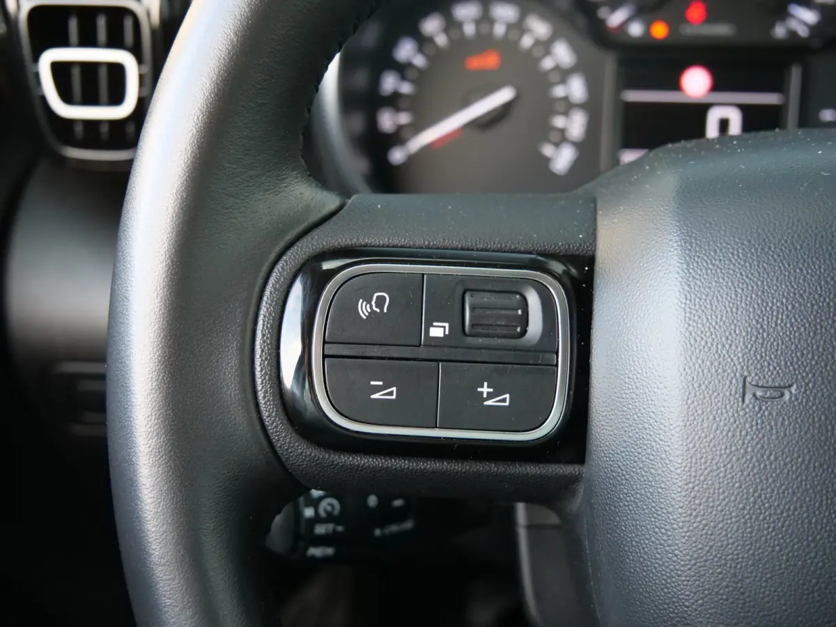 1.2 PureTech Plus 111 Pk Navigate / DAB / Apple Carplay / PDC