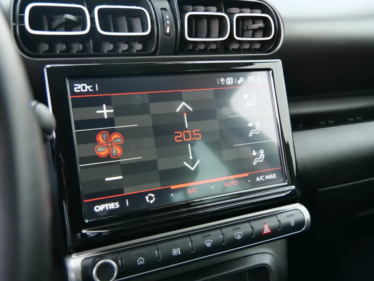 1.2 PureTech Plus 111 Pk Navigate / DAB / Apple Carplay / PDC