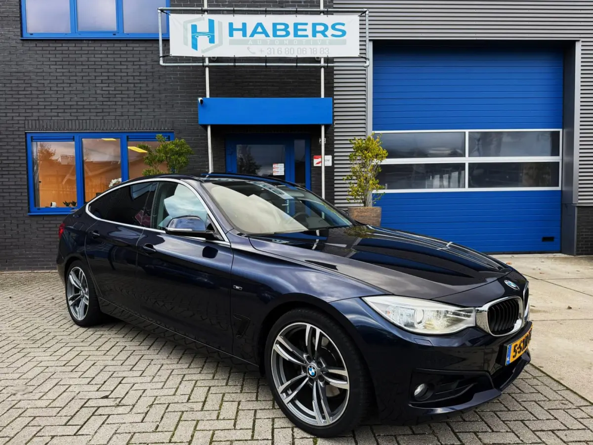 328i High Executive 245PK|Origineel NL|Proff Navi|AUT|Rood Leder|Trekhaak|PDC|Memmory|StoelVW|M-velgen|