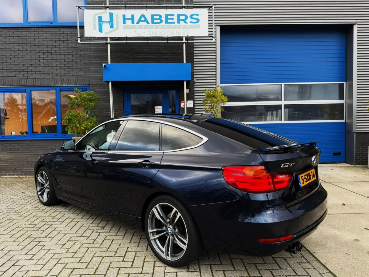 328i High Executive 245PK|Origineel NL|Proff Navi|AUT|Rood Leder|Trekhaak|PDC|Memmory|StoelVW|M-velgen|