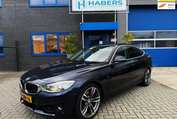 328i High Executive 245PK|Origineel NL|Proff Navi|AUT|Rood Leder|Trekhaak|PDC|Memmory|StoelVW|M-velgen|