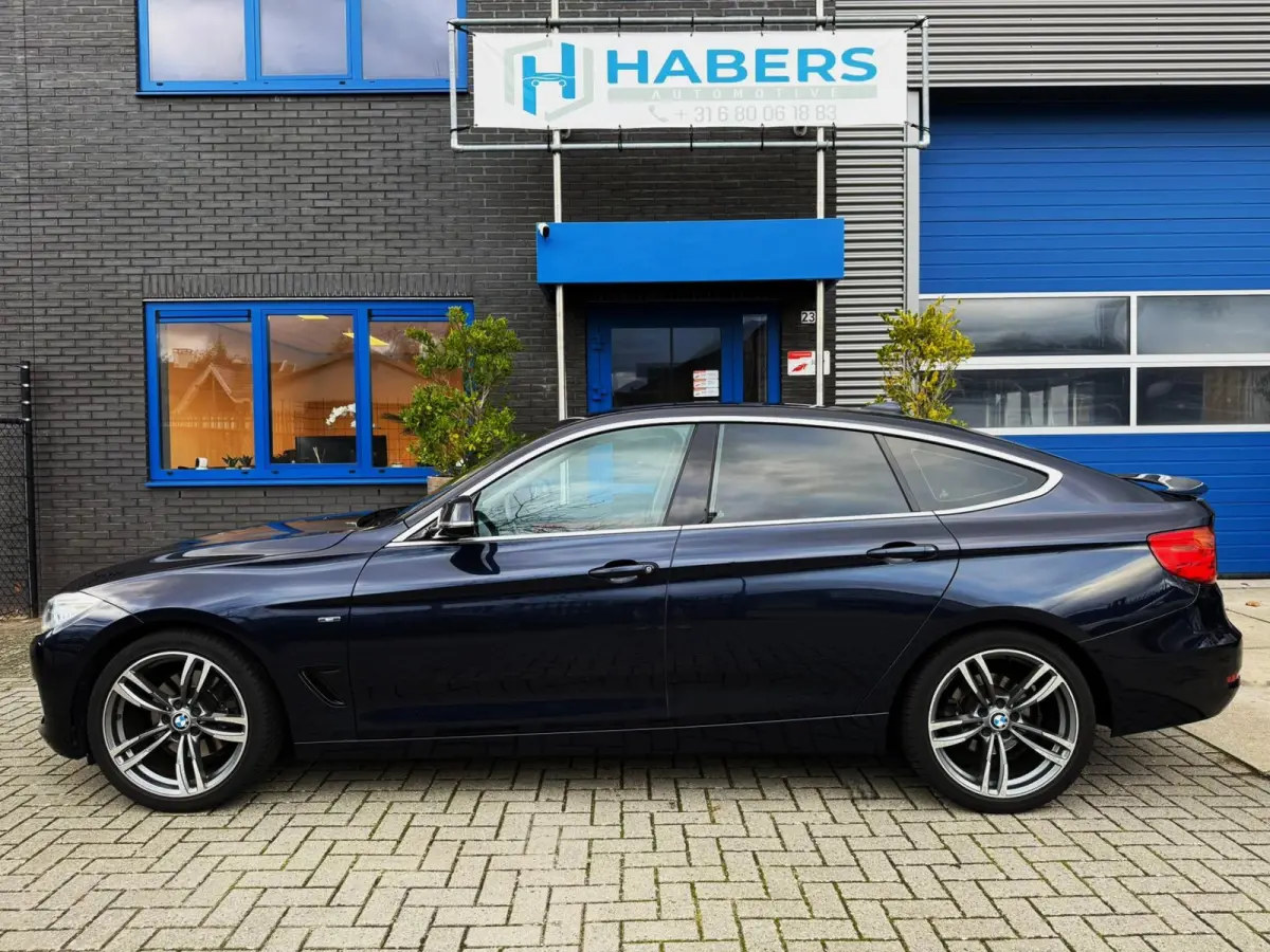 328i High Executive 245PK|Origineel NL|Proff Navi|AUT|Rood Leder|Trekhaak|PDC|Memmory|StoelVW|M-velgen|