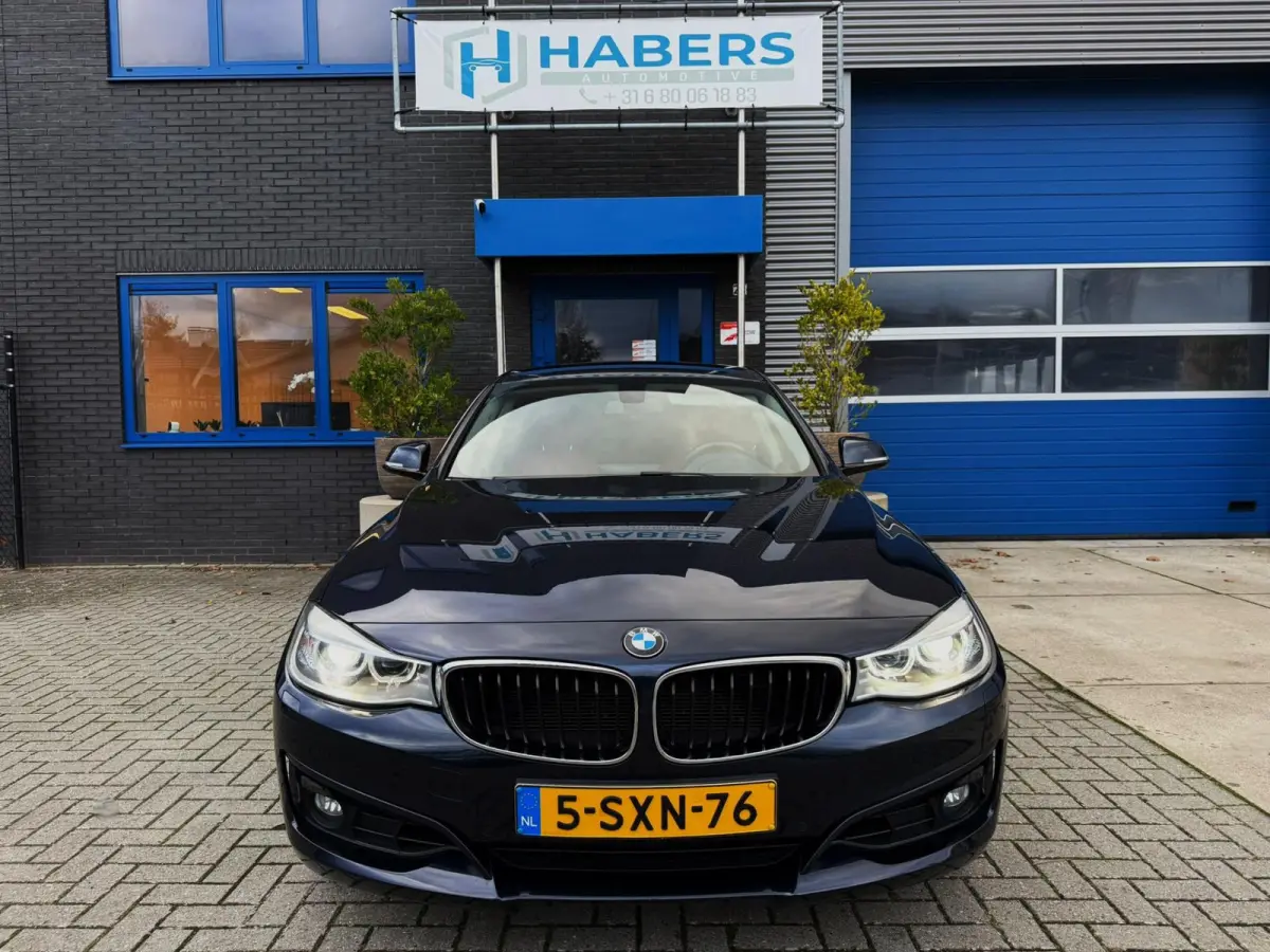 328i High Executive 245PK|Origineel NL|Proff Navi|AUT|Rood Leder|Trekhaak|PDC|Memmory|StoelVW|M-velgen|