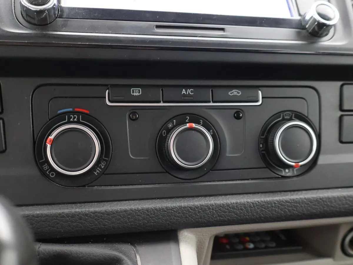 2.0 TDI L2H1 5-PERS DUBBEL CABINE EURO 6 | APPLE CARPLAY | TREKHAAK 2200 KG | CAMERA