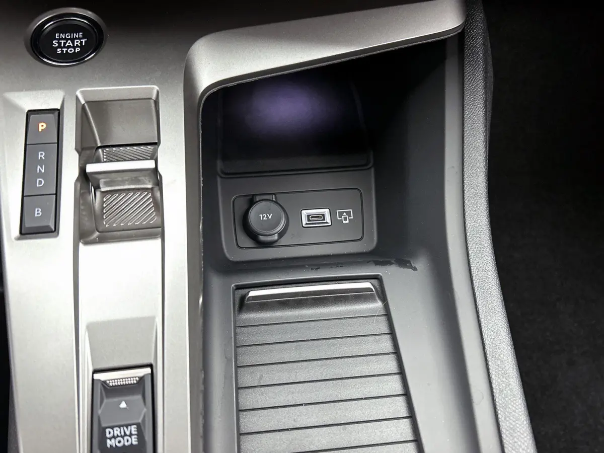 1.6 HYbrid Allure Pack 225pk Automaat | 8 JAAR GARANTIE | 360 Camera | Navigatie | Adaptieve Cruise Control | Stoelverwarming | Full-LED | Keyless Entry/Start | 19"LMV | Apple Carplay/Androi