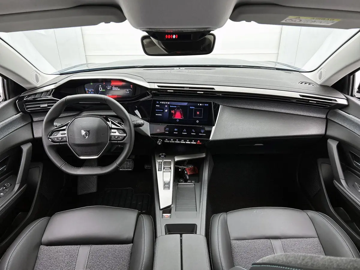 1.6 HYbrid Allure Pack 225pk Automaat | 8 JAAR GARANTIE | 360 Camera | Navigatie | Adaptieve Cruise Control | Stoelverwarming | Full-LED | Keyless Entry/Start | 19"LMV | Apple Carplay/Androi