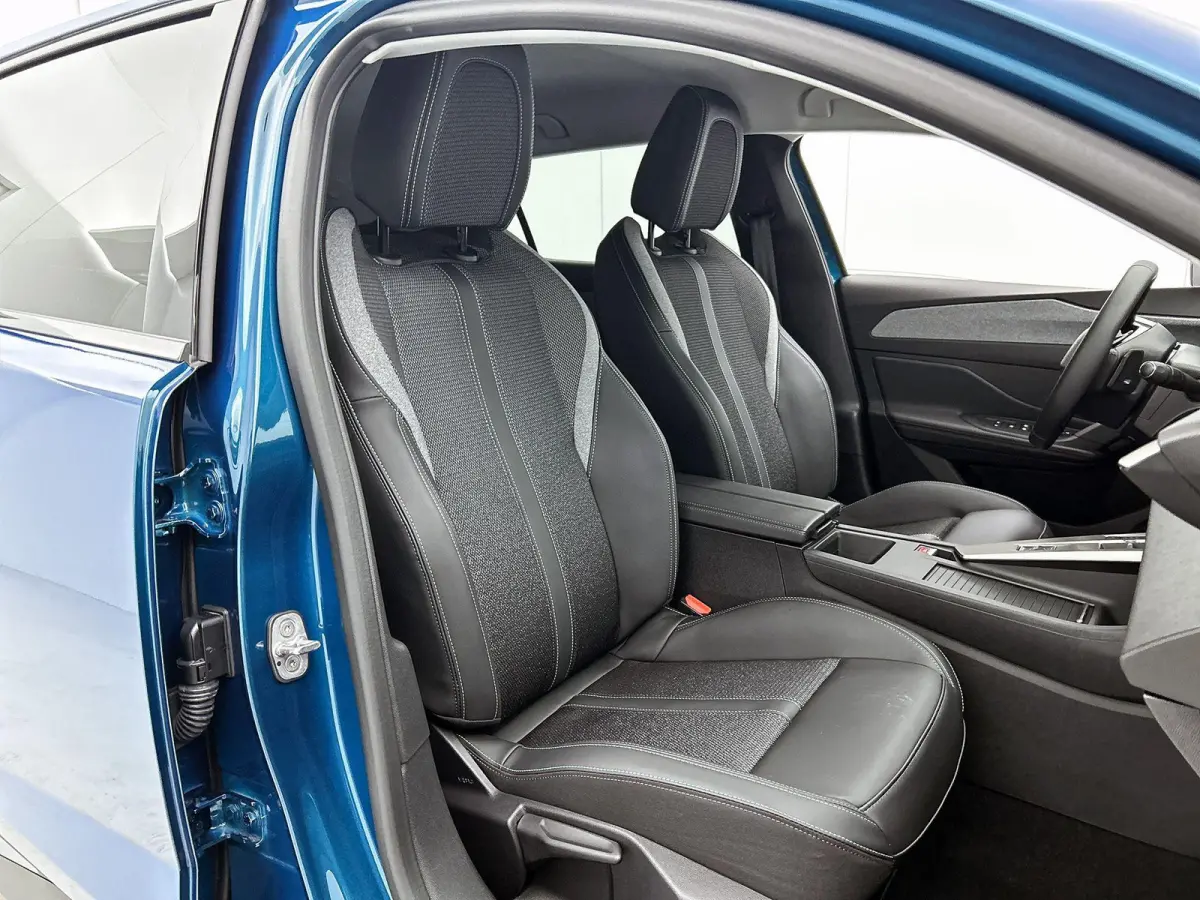 1.6 HYbrid Allure Pack 225pk Automaat | 8 JAAR GARANTIE | 360 Camera | Navigatie | Adaptieve Cruise Control | Stoelverwarming | Full-LED | Keyless Entry/Start | 19"LMV | Apple Carplay/Androi