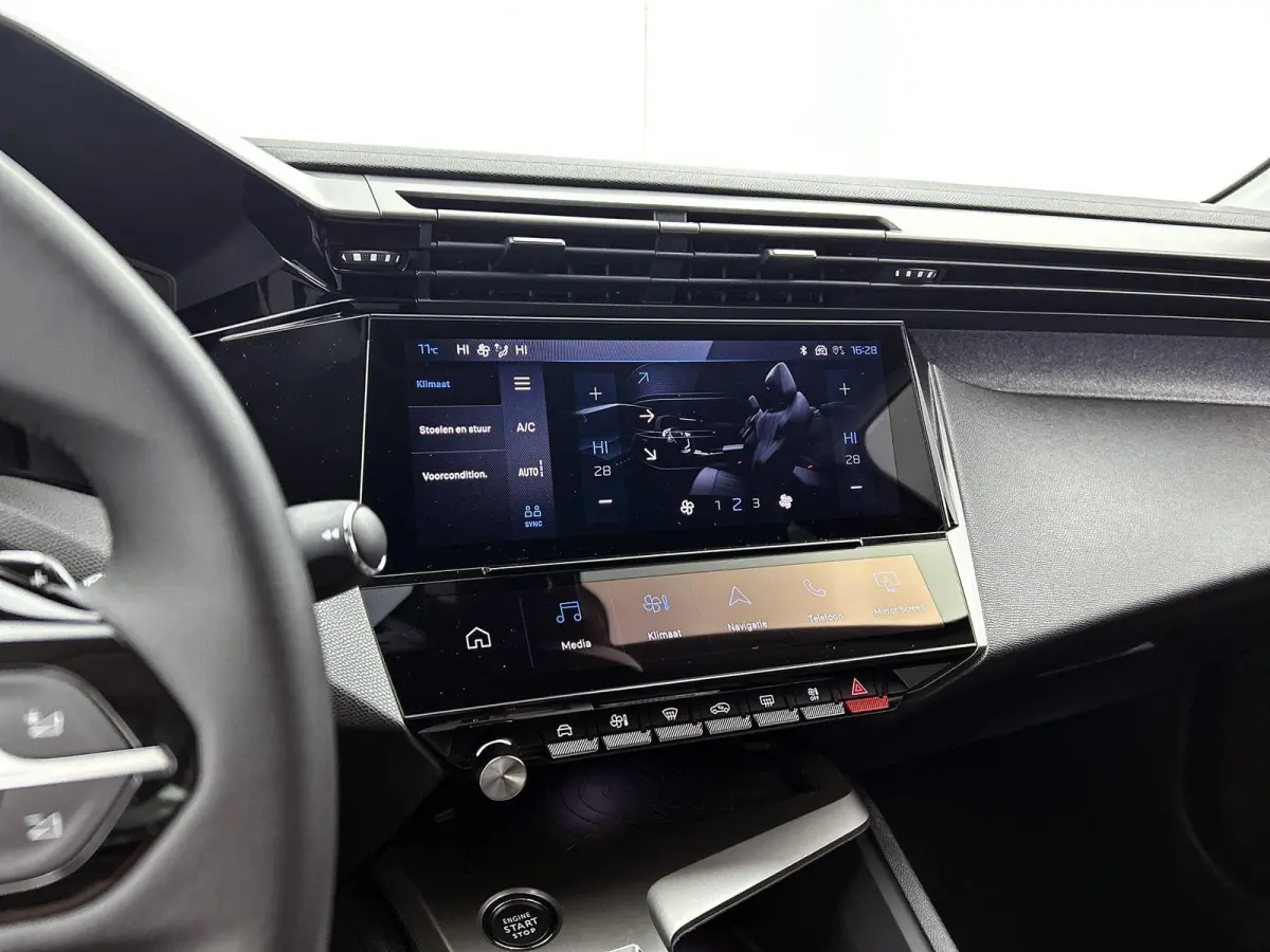 1.6 HYbrid Allure Pack 225pk Automaat | 8 JAAR GARANTIE | 360 Camera | Navigatie | Adaptieve Cruise Control | Stoelverwarming | Full-LED | Keyless Entry/Start | 19"LMV | Apple Carplay/Androi