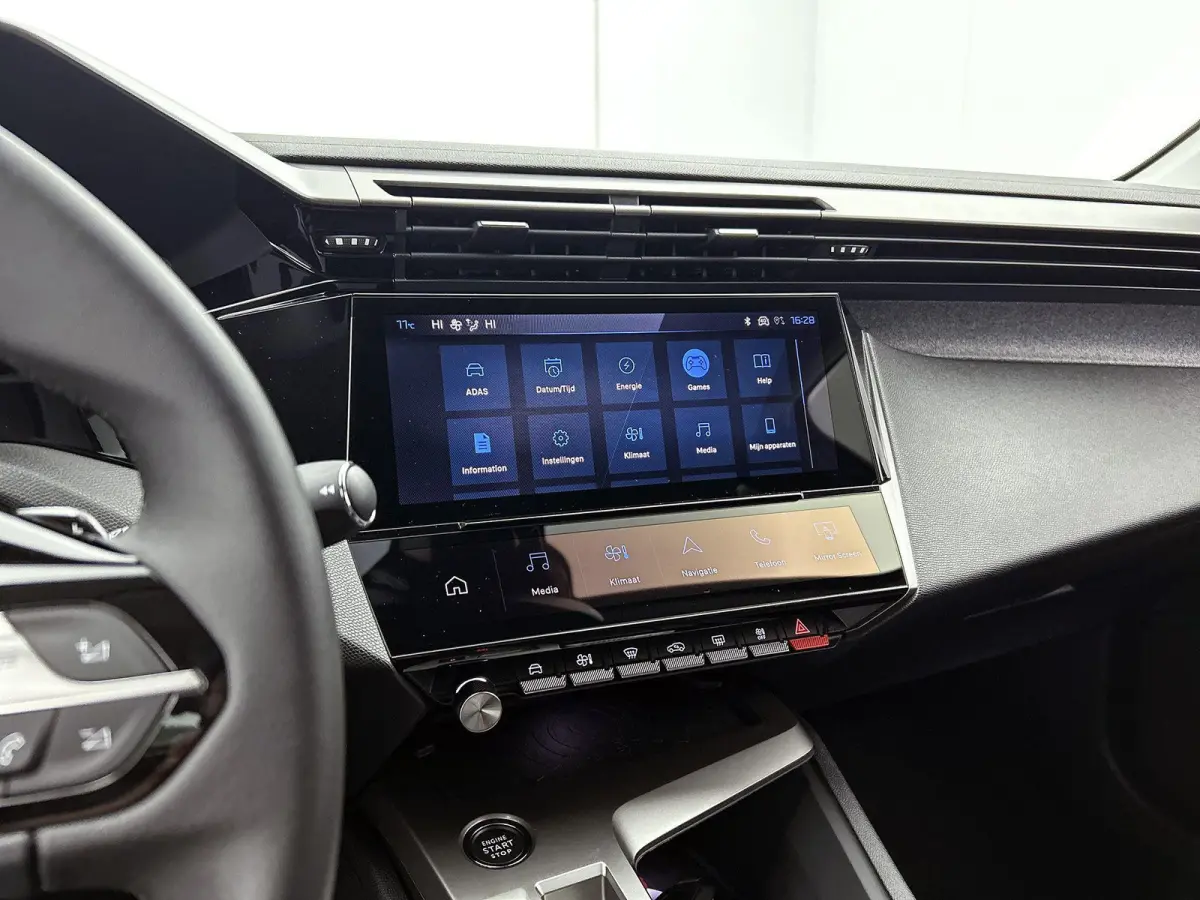 1.6 HYbrid Allure Pack 225pk Automaat | 8 JAAR GARANTIE | 360 Camera | Navigatie | Adaptieve Cruise Control | Stoelverwarming | Full-LED | Keyless Entry/Start | 19"LMV | Apple Carplay/Androi