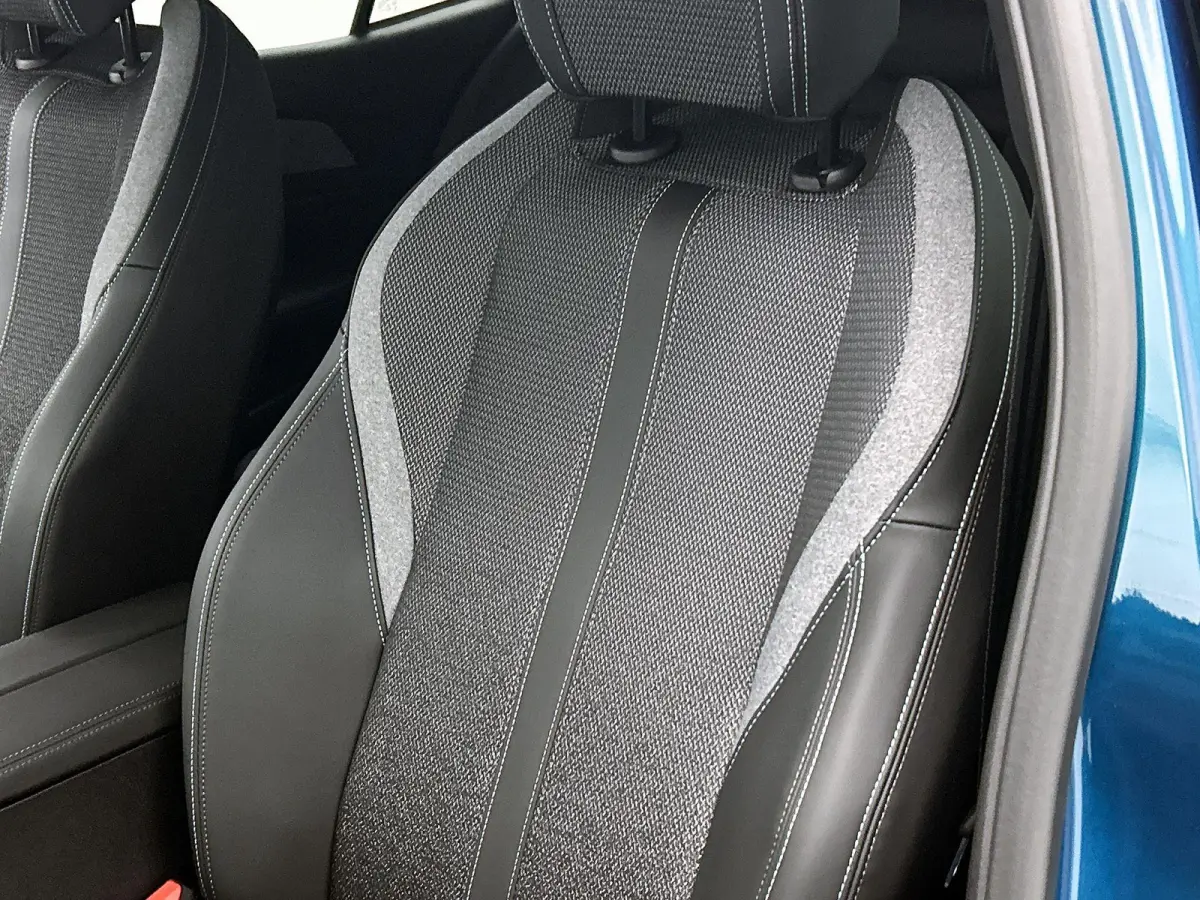1.6 HYbrid Allure Pack 225pk Automaat | 8 JAAR GARANTIE | 360 Camera | Navigatie | Adaptieve Cruise Control | Stoelverwarming | Full-LED | Keyless Entry/Start | 19"LMV | Apple Carplay/Androi