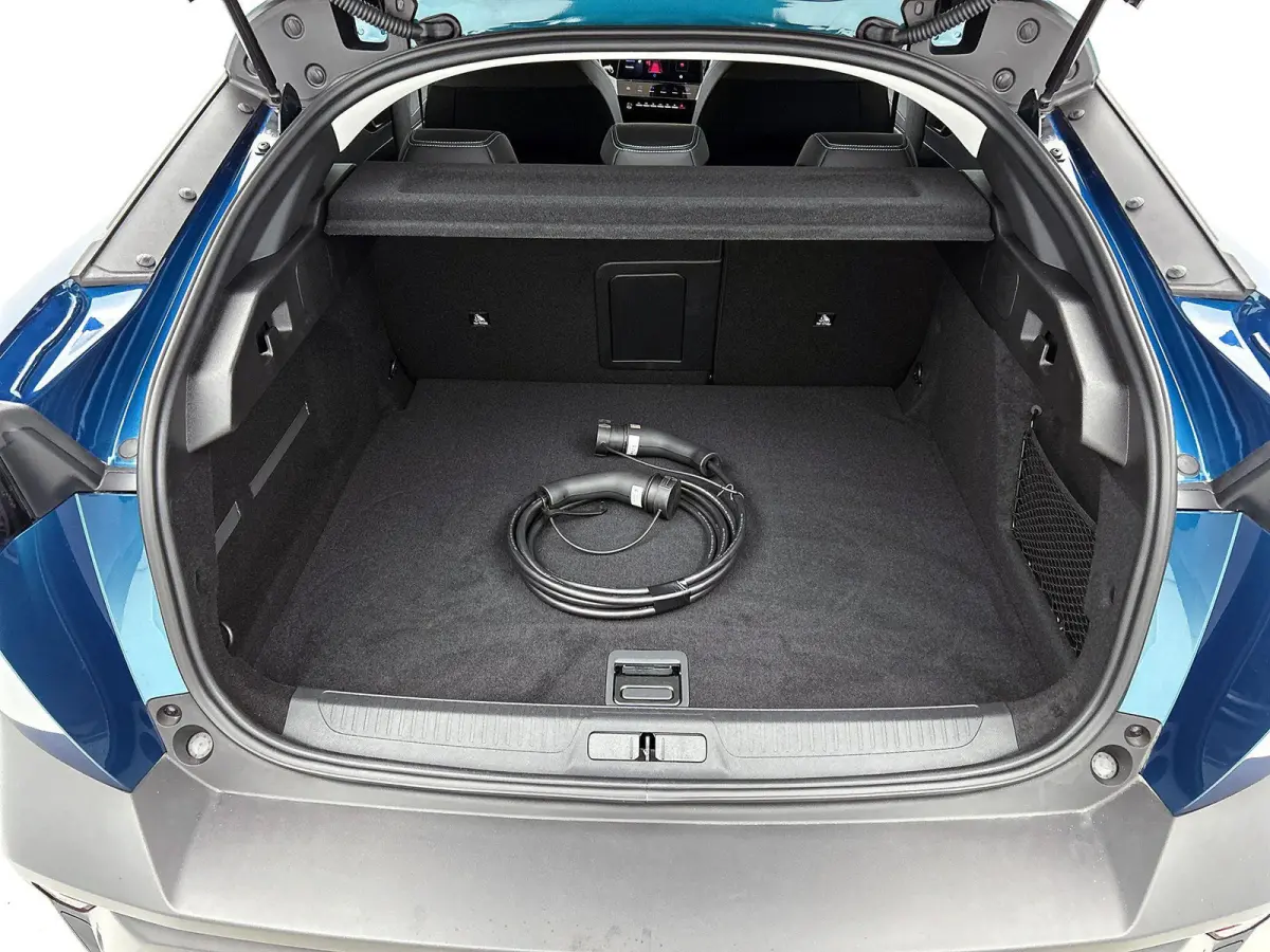 1.6 HYbrid Allure Pack 225pk Automaat | 8 JAAR GARANTIE | 360 Camera | Navigatie | Adaptieve Cruise Control | Stoelverwarming | Full-LED | Keyless Entry/Start | 19"LMV | Apple Carplay/Androi