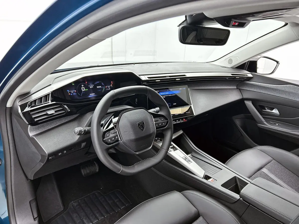 1.6 HYbrid Allure Pack 225pk Automaat | 8 JAAR GARANTIE | 360 Camera | Navigatie | Adaptieve Cruise Control | Stoelverwarming | Full-LED | Keyless Entry/Start | 19"LMV | Apple Carplay/Androi