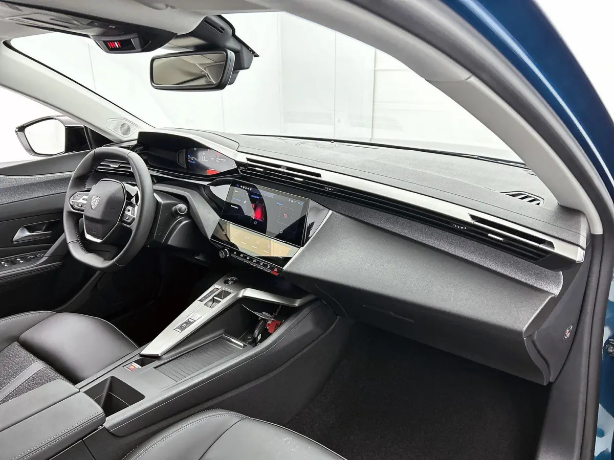 1.6 HYbrid Allure Pack 225pk Automaat | 8 JAAR GARANTIE | 360 Camera | Navigatie | Adaptieve Cruise Control | Stoelverwarming | Full-LED | Keyless Entry/Start | 19"LMV | Apple Carplay/Androi